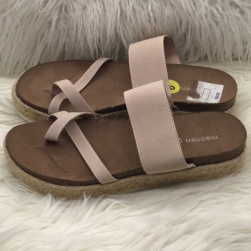 Sandals - Picture 2 of 5